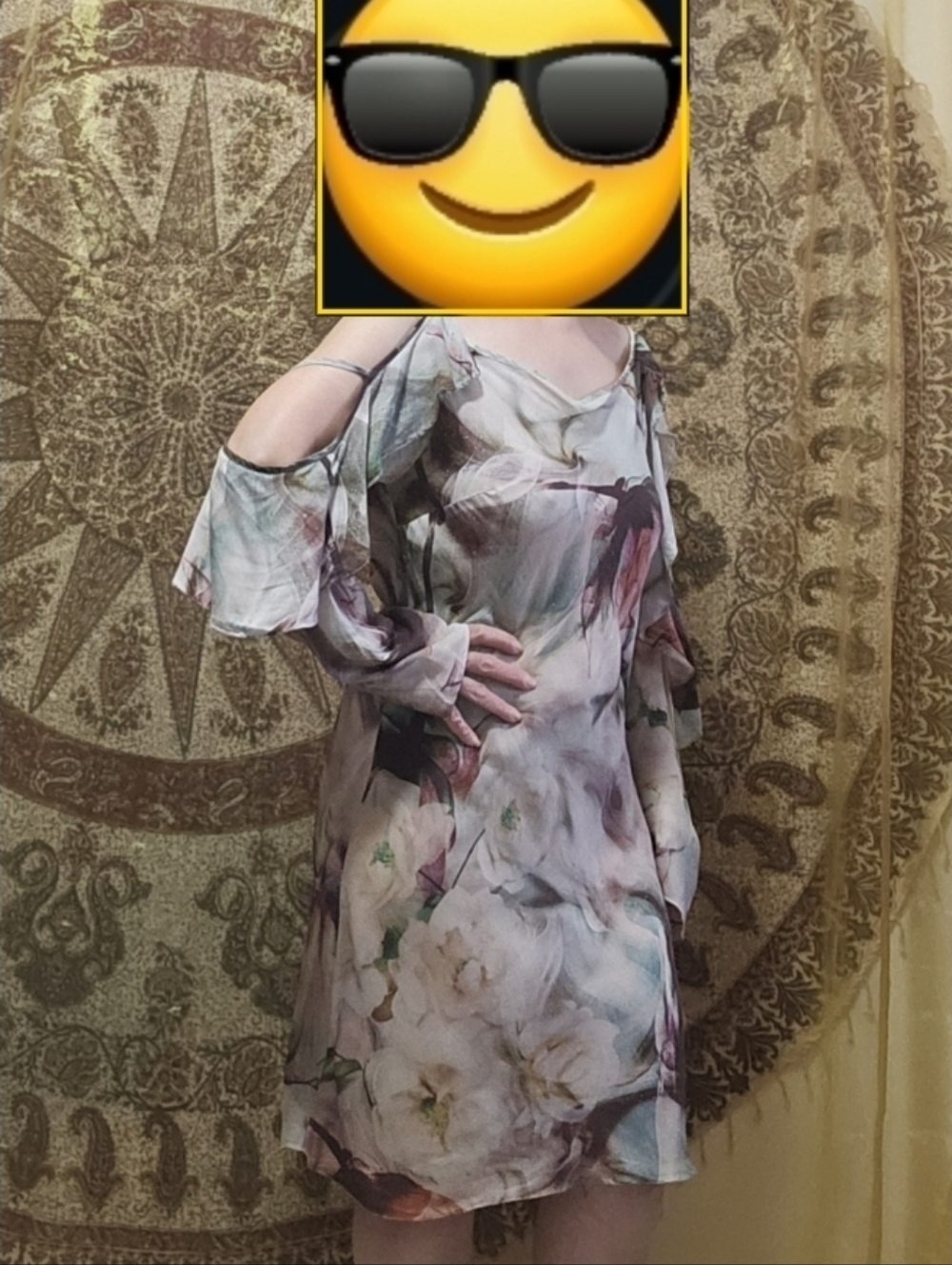 Vida Bela Color Cold Shoulder Dress